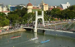 Tưng bừng Lễ hội đua thuyền truyền thống trên sông Cà Ty