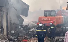 Cháy lớn tại cơ sở sản xuất cồn ở Hà Nội