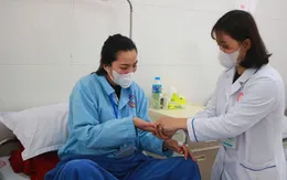 Bệnh nhân mắc cúm mùa tăng đột biến, nhiều trường hợp chuyển nặng