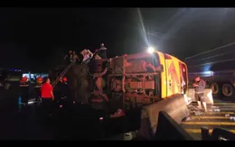 Lật xe khách tại Phú Yên khiến 3 người chết, nhiều người bị thương