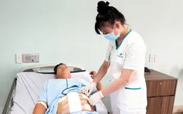 Nhiễm trùng huyết nặng, viêm phúc mạc toàn thể do thủng ruột non