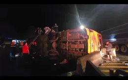 Khởi tố tài xế vụ lật xe khách khiến 3 người chết ở Phú Yên