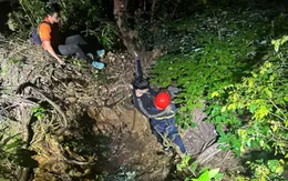 Cảnh sát đu dây giải cứu du khách mắc kẹt trên núi Sơn Trà, Đà Nẵng