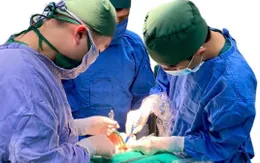 Nhiễm trùng vì đắp thuốc nam chữa u tuyến giáp
