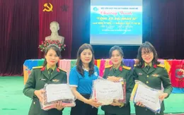 Trao tặng 1.000 bộ áo dài tặng phụ nữ khó khăn huyện miền núi