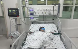Bé 1 tuổi vỡ khí quản hiếm gặp sau khi ngã từ trên giường xuống nền nhà