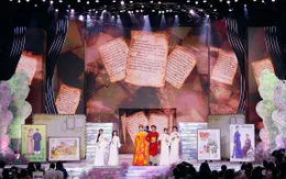 Lễ hội Áo dài TP Hồ Chí Minh 2025: Tôn vinh văn hóa Việt qua bộ sưu tập tem thư bưu điện