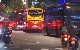 Bát nháo xe khách ở trung tâm quận 1 (TP Hồ Chí Minh)