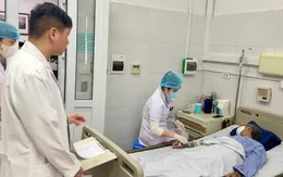 Sốt liên tục kèm đau bụng âm ỉ, đi khám phát hiện một vật dụng thường dùng sau bữa ăn đâm thủng gan