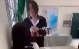Đình chỉ học 1 tuần nữ sinh mang dụng cụ chích điện vào lớp doạ bạn