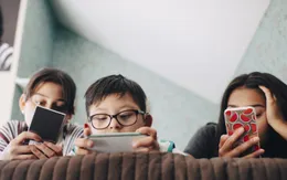 Phát hiện mới về tác hại của màn hình điện tử đối với sức khỏe tâm thần trẻ em