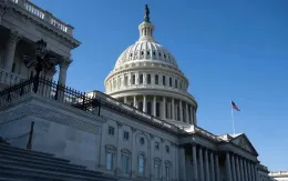 Mỹ tránh được nguy cơ đóng cửa chính phủ