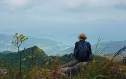 Leo núi Hoàng Ngưu Sơn, ngắm toàn cảnh Nha Trang từ một góc nhìn mới