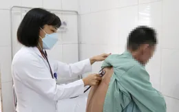 Sốt cao hơn một tháng, người đàn ông phát hiện mắc nấm phổi