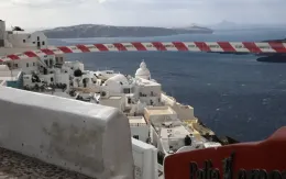 Vẻ đẹp huyền thoại Santorini không thể lay chuyển sau động đất