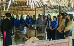 Thế hệ trẻ tìm về địa chỉ đỏ nhân kỷ niệm 94 năm Ngày thành lập Đoàn