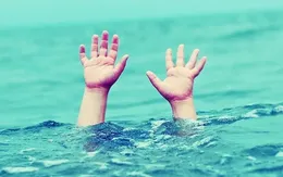 Hai học sinh đuối nước, tử vong trong ao chứa nước tưới cà phê