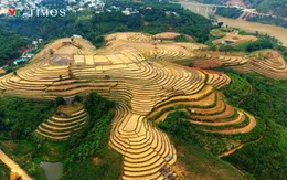 Chạm tay vào hồn núi