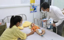 Bộ Y tế kiểm tra công tác thu dung, điều trị sởi tại Đà Nẵng