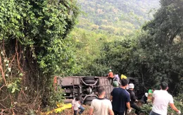 Xe khách lao xuống vực sâu hơn 20 m trên đèo Bảo Lộc