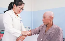 Mắc bệnh hiếm xơ cứng bì nhưng bị chẩn đoán nhầm với viêm da cơ địa