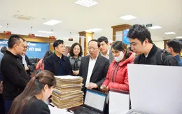 Nghệ An: Người dân đến trung tâm hành chính làm thủ tục đất đai tăng đột biến