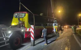 Tạm giữ tài xế xe khách chở 36 người lao xuống vực đèo Bảo Lộc