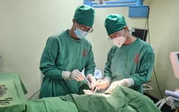 Cắt toàn bộ dạ dày điều trị ung thư biến chứng chảy máu nguy hiểm