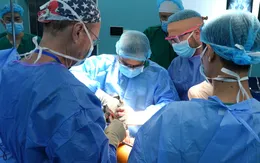 Thay khớp háng nhân tạo miễn phí cho 50 bệnh nhân có hoàn cảnh khó khăn