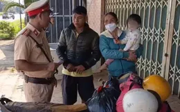 CSGT giúp đỡ gia đình có con bị bệnh nặng, vượt chặng đường dài đến bệnh viện