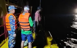 Nhà giàn DK1/14 cấp cứu ngư dân gặp nạn trên biển