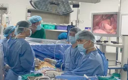 Đi khám zona thần kinh, bất ngờ phát hiện khối u khổng lồ trong tim