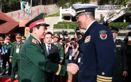 Bộ trưởng Bộ Quốc phòng Việt Nam và Trung Quốc thăm Trường Tiểu học Đồng Đăng