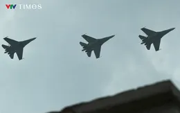 Xúc động và tự hào với hình ảnh bay hợp luyện kéo cờ Tổ quốc, cờ Đảng trên bầu trời TP Hồ Chí Minh