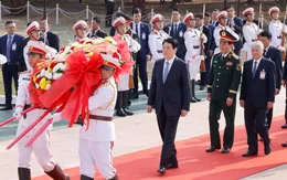 Chủ tịch nước Lương Cường dâng hoa tưởng niệm Chủ tịch Kaysone Phomvihane