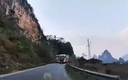 Nguy hiểm xe tải vượt ẩu trên đèo dốc, khúc cua hẹp