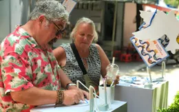 Người dân, du khách sôi nổi hưởng ứng VTV ON AIR, lan tỏa thông điệp yêu thương trên cây Hòa bình