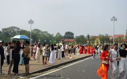 Giới trẻ Thủ đô ghi lại khoảnh khắc tự hào dịp kỷ niệm 50 năm ngày Giải phóng miền Nam