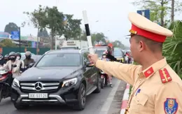 CSGT Hà Nội tăng cường chốt trực, kéo giảm nguy cơ ùn tắc dịp lễ 30/4