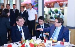 Hai Thủ tướng Việt Nam - Nhật Bản thưởng thức cà phê, tham quan Bảo tàng Lịch sử