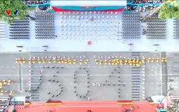 Màn múa súng, quân nhạc - xếp hình nghệ thuật tại Lễ kỷ niệm 50 năm ngày Giải phóng miền Nam, thống nhất đất nước