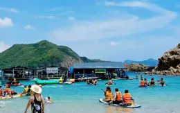 Mô tô nước lao lên bờ khiến 2 người thương vong