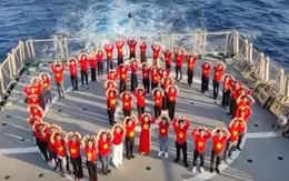 “Chuyến tàu đại đoàn kết” đưa kiều bào ra thăm Trường Sa và Nhà giàn DK-I