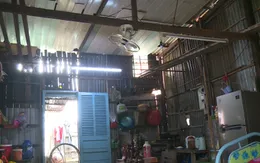 TP Hồ Chí Minh: Người dân nghèo xúc động khi được xóa nhà dột nát