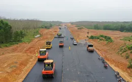 Thi công đường cao tốc xuyên lễ