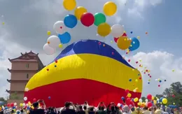 Thả đại kỳ lớn nhất thế giới mừng Đại lễ Vesak 2025