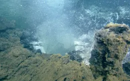 Núi lửa dưới đáy Thái Bình Dương sắp phun trào