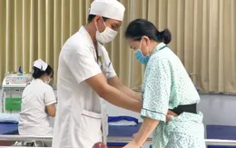 Liệt hai chân do u tủy ngực