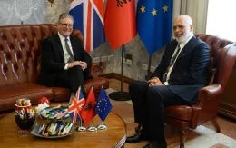 Anh đề xuất lập "trung tâm chờ hồi hương" cho người bị từ chối tị nạn