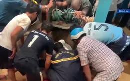 Phép màu của tình phụ tử: Người cha lao xuống giếng sâu cứu con gái nhỏ